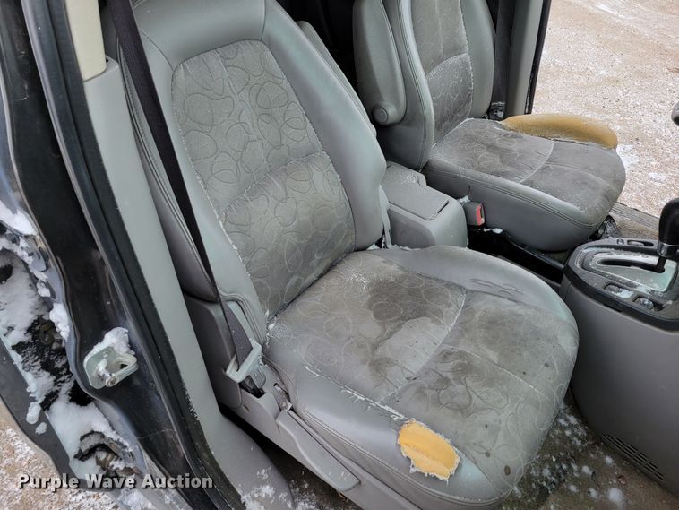 image for item MC9542 2005 Saturn Vue  SUV