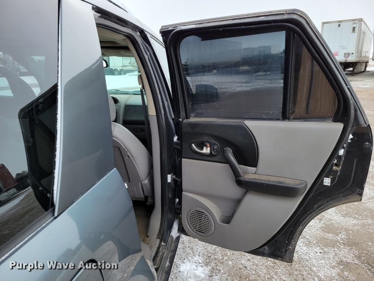 image for item MC9542 2005 Saturn Vue  SUV