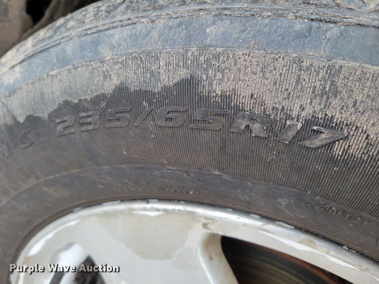 image for item MC9542 2005 Saturn Vue  SUV