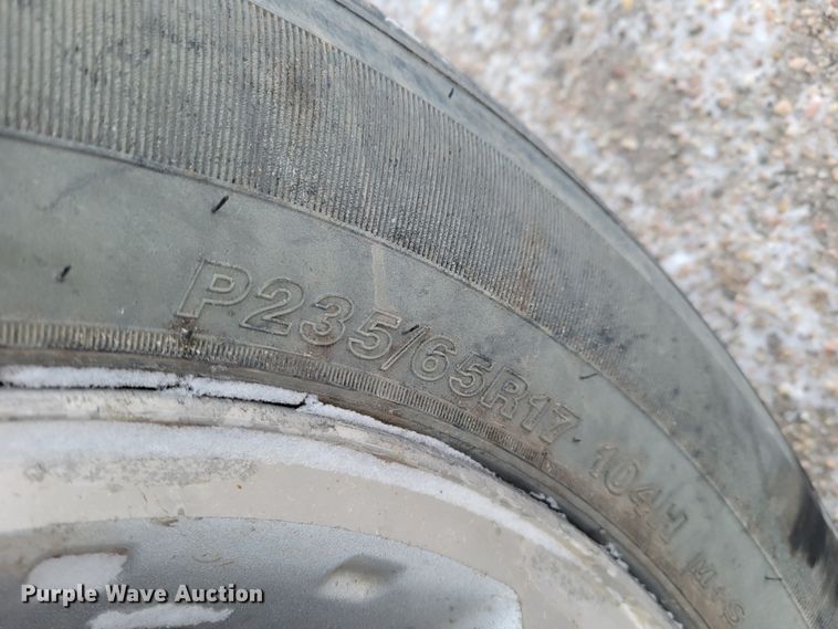 image for item MC9542 2005 Saturn Vue  SUV