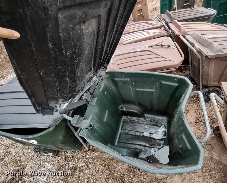 image for item MD9294 (12) Ameri-Kart trash cans