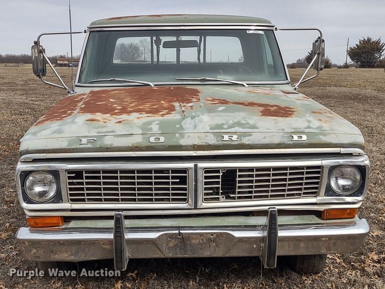 image for item MD9300 1970 Ford F250 Camper Special  pickup truck