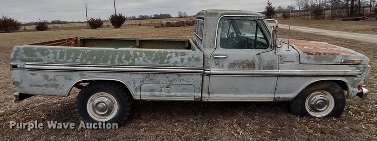 image for item MD9300 1970 Ford F250 Camper Special  pickup truck