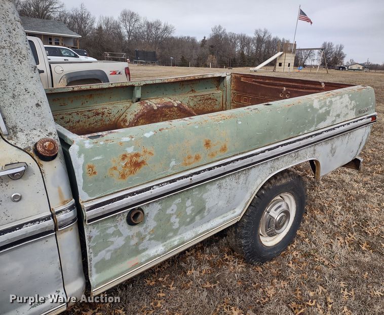 image for item MD9300 1970 Ford F250 Camper Special  pickup truck