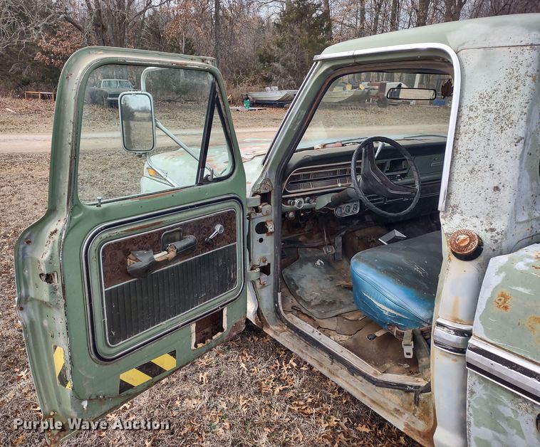 image for item MD9300 1970 Ford F250 Camper Special  pickup truck