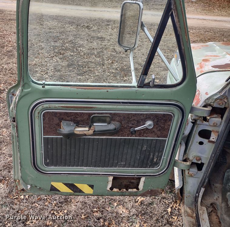 image for item MD9300 1970 Ford F250 Camper Special  pickup truck