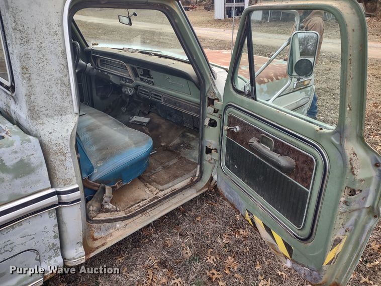 image for item MD9300 1970 Ford F250 Camper Special  pickup truck