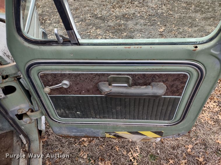 image for item MD9300 1970 Ford F250 Camper Special  pickup truck