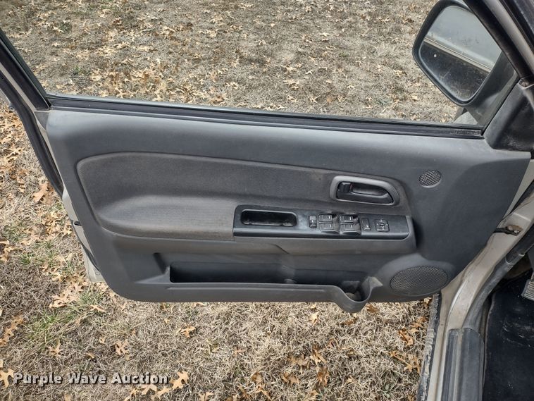 image for item MD9301 2004 Chevrolet Colorado Z71  Crew Cab pickup truck