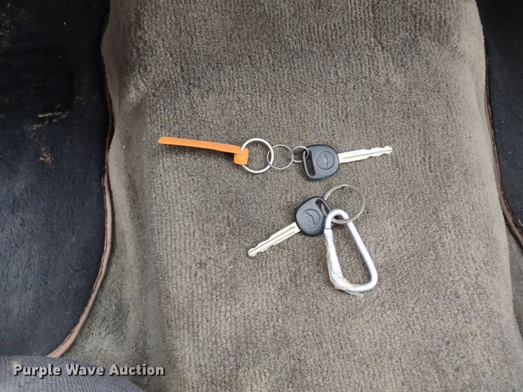 image for item MD9301 2004 Chevrolet Colorado Z71  Crew Cab pickup truck