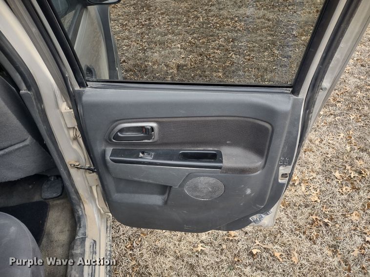 image for item MD9301 2004 Chevrolet Colorado Z71  Crew Cab pickup truck