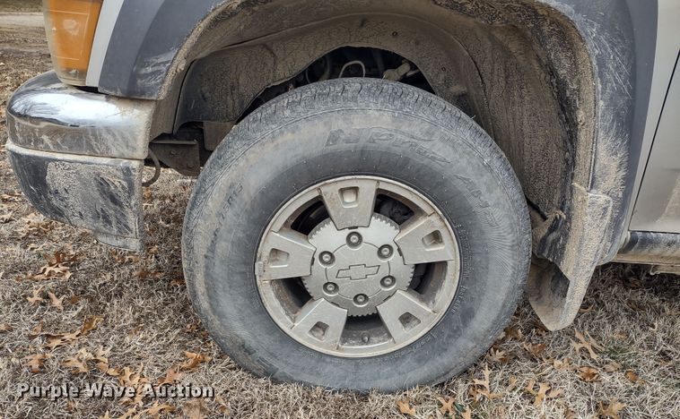 image for item MD9301 2004 Chevrolet Colorado Z71  Crew Cab pickup truck