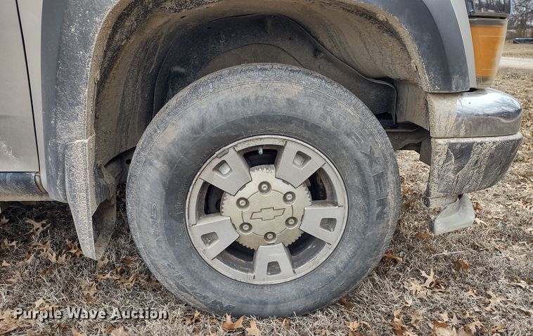 image for item MD9301 2004 Chevrolet Colorado Z71  Crew Cab pickup truck