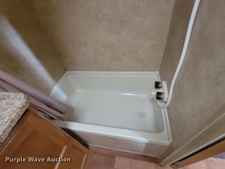 image for item ME9669 2008 Forrest River Wildwood LE  camper