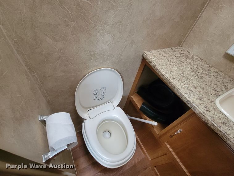 image for item ME9669 2008 Forrest River Wildwood LE  camper