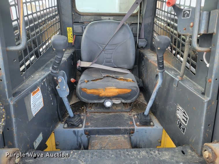 image for item ME9675 New Holland LS180  skid steer loader