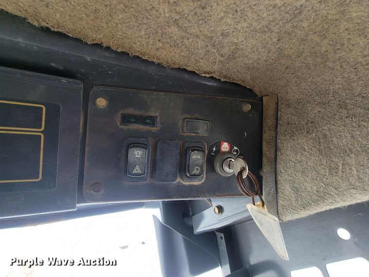 image for item ME9675 New Holland LS180  skid steer loader