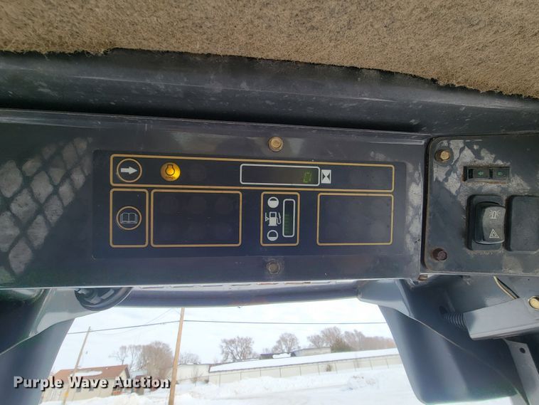 image for item ME9675 New Holland LS180  skid steer loader