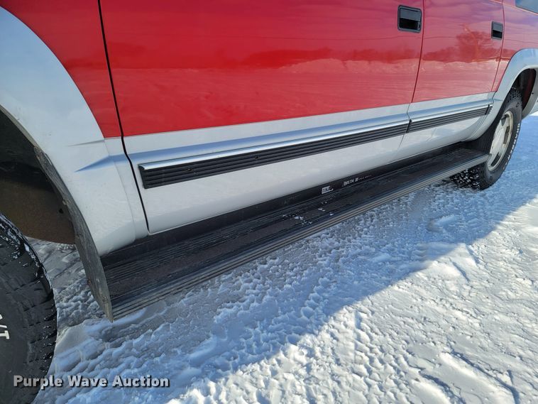 image for item ME9676 1997 Chevrolet Suburban K1500 LT  SUV