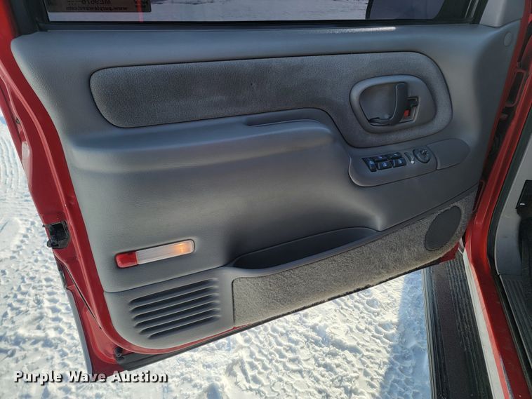 image for item ME9676 1997 Chevrolet Suburban K1500 LT  SUV