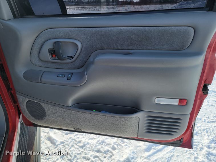 image for item ME9676 1997 Chevrolet Suburban K1500 LT  SUV