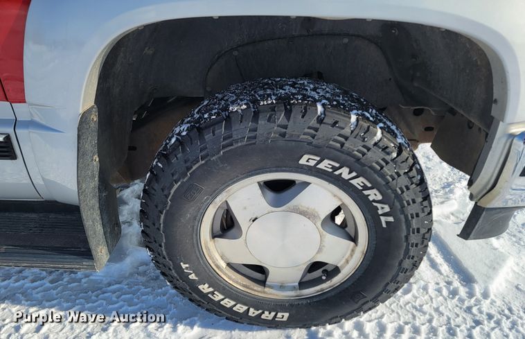 image for item ME9676 1997 Chevrolet Suburban K1500 LT  SUV