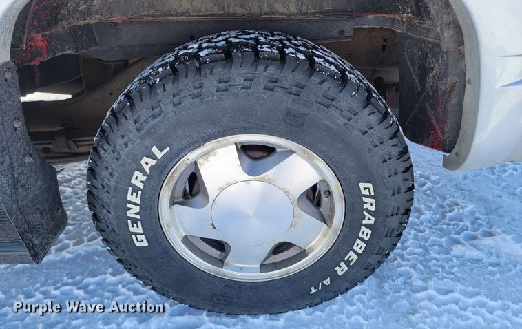 image for item ME9676 1997 Chevrolet Suburban K1500 LT  SUV