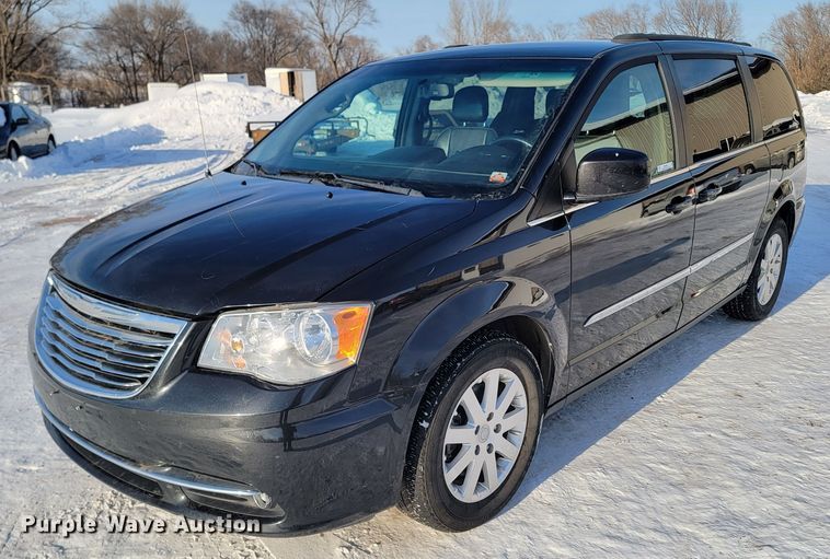 image for item ME9682 2016 Chrysler Town & Country  van