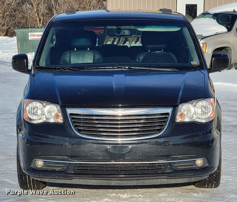 image for item ME9682 2016 Chrysler Town & Country  van