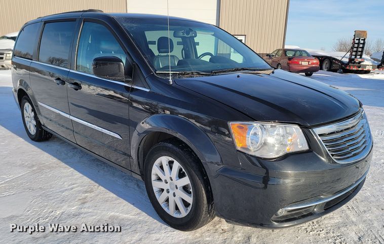 image for item ME9682 2016 Chrysler Town & Country  van