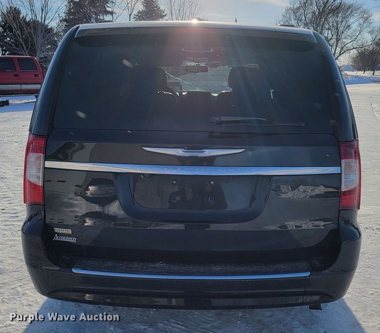 image for item ME9682 2016 Chrysler Town & Country  van