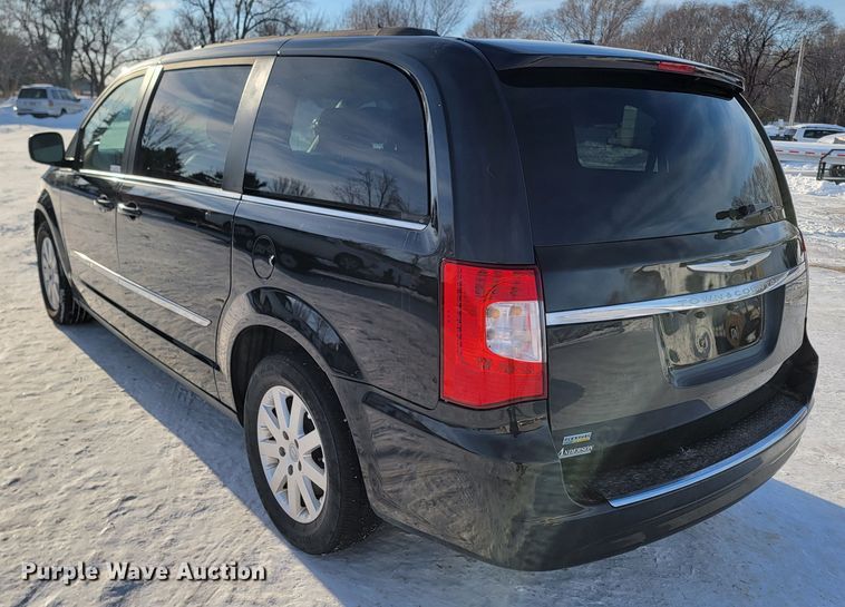 image for item ME9682 2016 Chrysler Town & Country  van