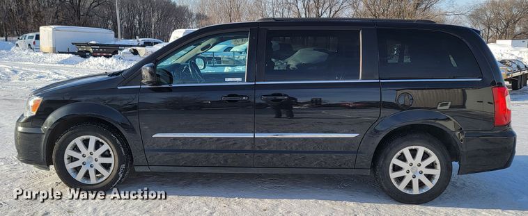 image for item ME9682 2016 Chrysler Town & Country  van