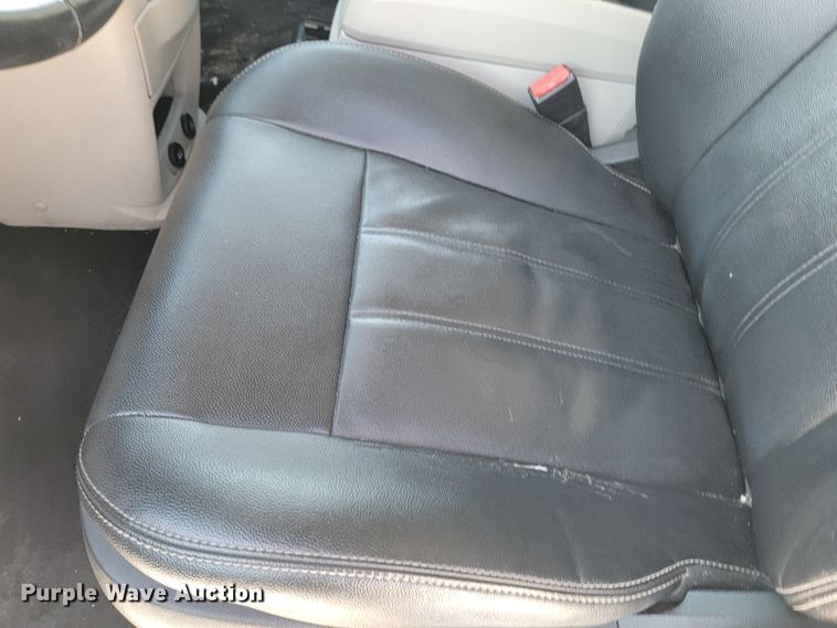 image for item ME9682 2016 Chrysler Town & Country  van