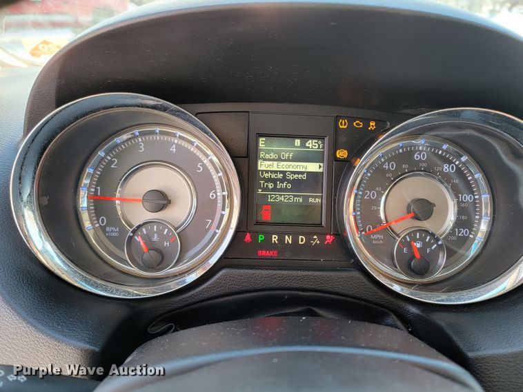 image for item ME9682 2016 Chrysler Town & Country  van