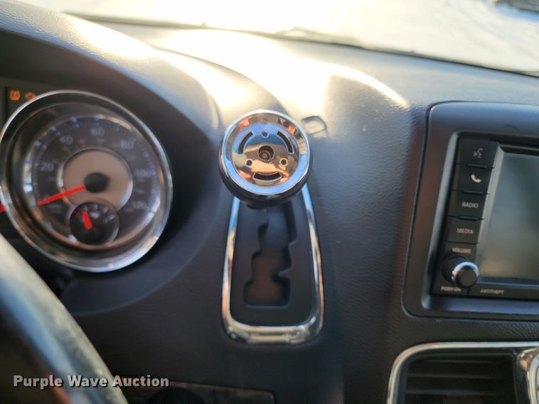 image for item ME9682 2016 Chrysler Town & Country  van