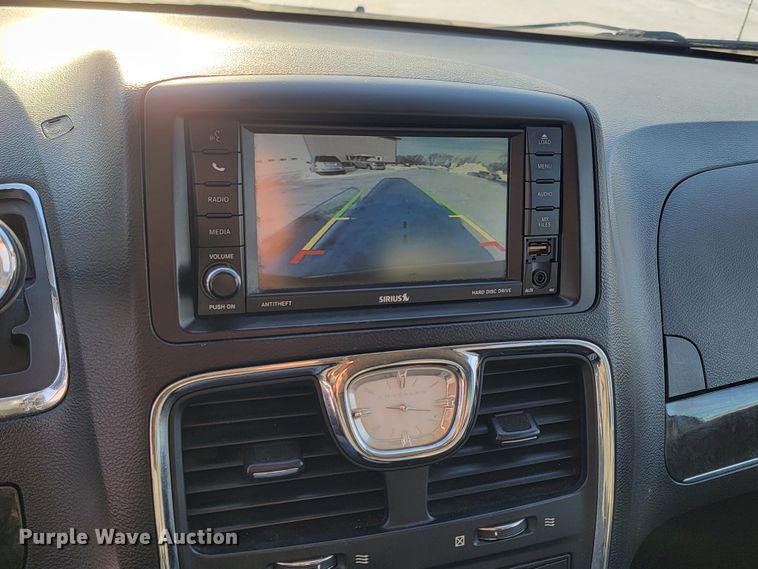 image for item ME9682 2016 Chrysler Town & Country  van