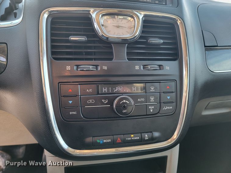 image for item ME9682 2016 Chrysler Town & Country  van