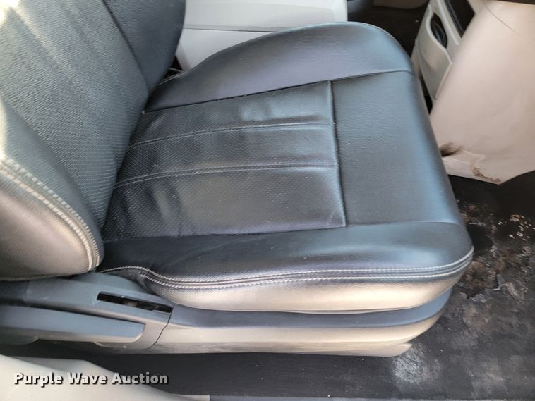 image for item ME9682 2016 Chrysler Town & Country  van