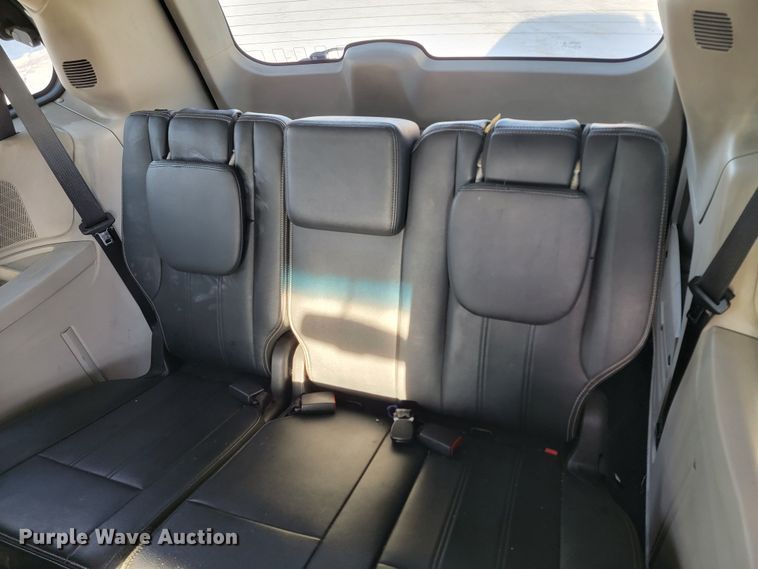 image for item ME9682 2016 Chrysler Town & Country  van