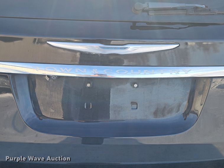 image for item ME9682 2016 Chrysler Town & Country  van