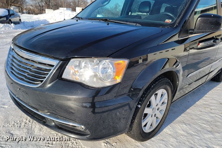 image for item ME9682 2016 Chrysler Town & Country  van