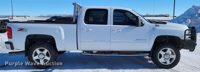 image for item ME9687 2014 Chevrolet 2500HD LTZ  Crew Cab pickup truck