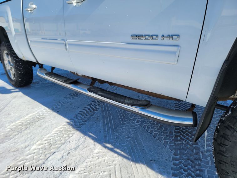 image for item ME9687 2014 Chevrolet 2500HD LTZ  Crew Cab pickup truck