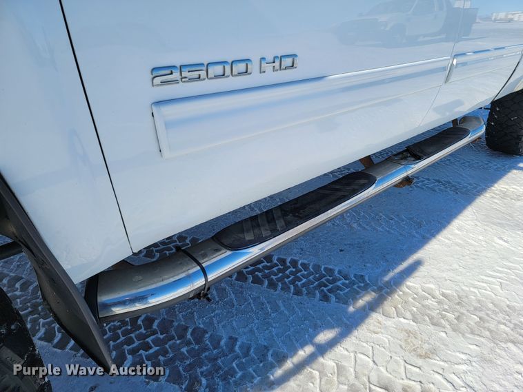 image for item ME9687 2014 Chevrolet 2500HD LTZ  Crew Cab pickup truck