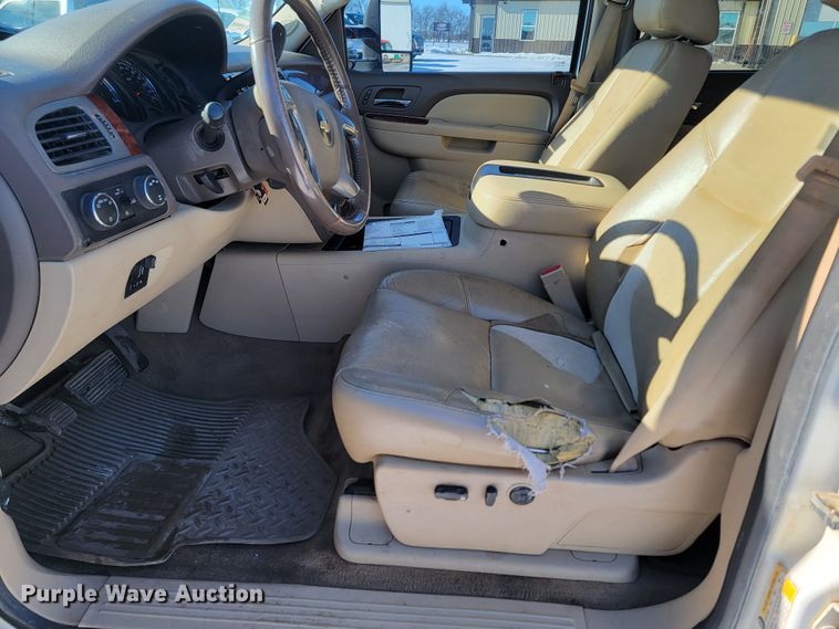 image for item ME9687 2014 Chevrolet 2500HD LTZ  Crew Cab pickup truck