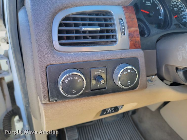 image for item ME9687 2014 Chevrolet 2500HD LTZ  Crew Cab pickup truck