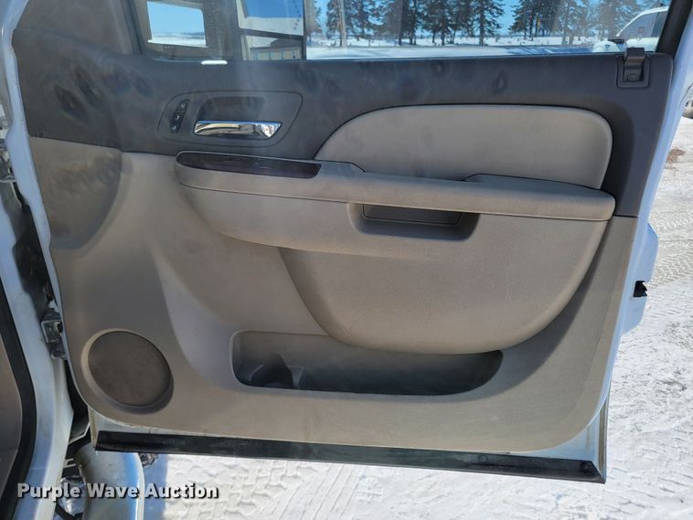 image for item ME9687 2014 Chevrolet 2500HD LTZ  Crew Cab pickup truck