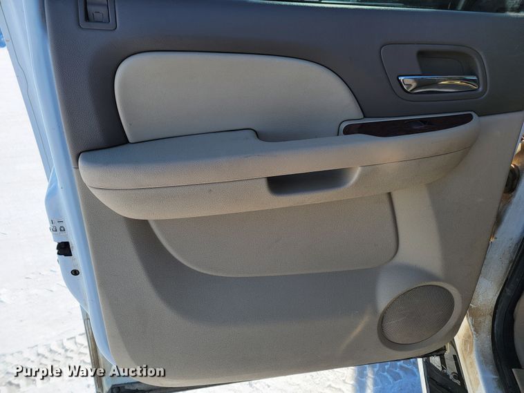 image for item ME9687 2014 Chevrolet 2500HD LTZ  Crew Cab pickup truck