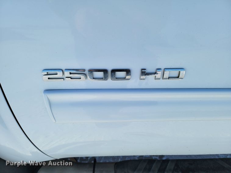 image for item ME9687 2014 Chevrolet 2500HD LTZ  Crew Cab pickup truck